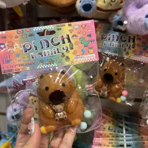 Squishy carpincho con dije