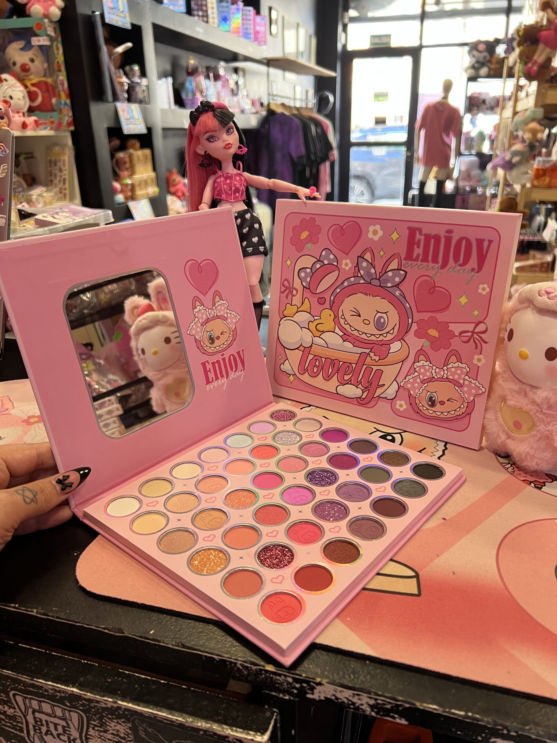 Paleta de sombras labubu con espejo